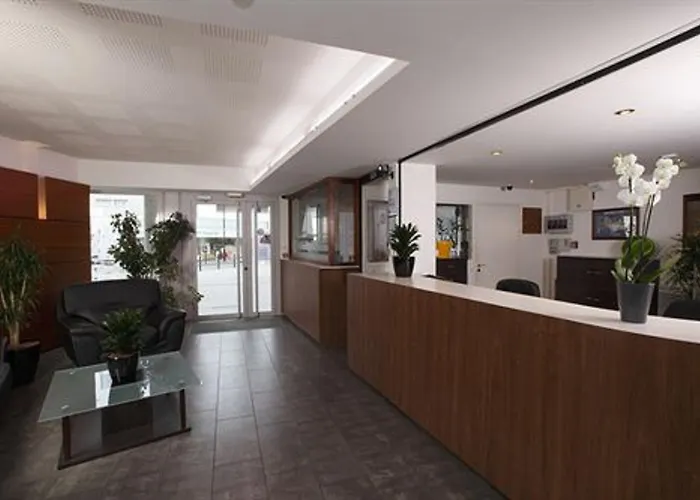 Appart'city Confort Cite Des Congres Aparthotel 3*